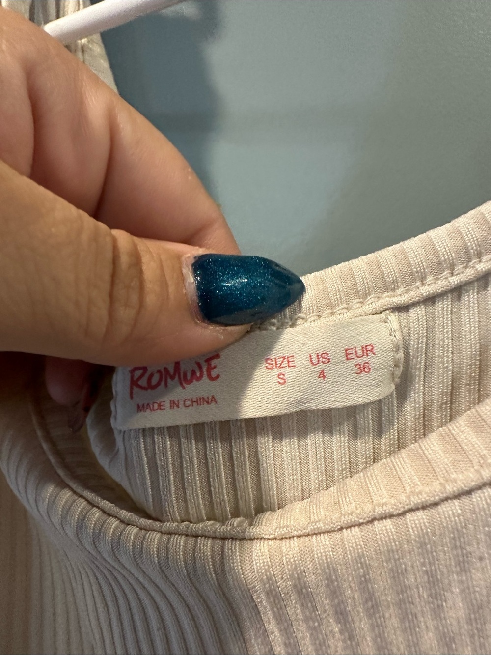 ROMWE Cream Ribbed Crop Tank - Picture 2 of 4